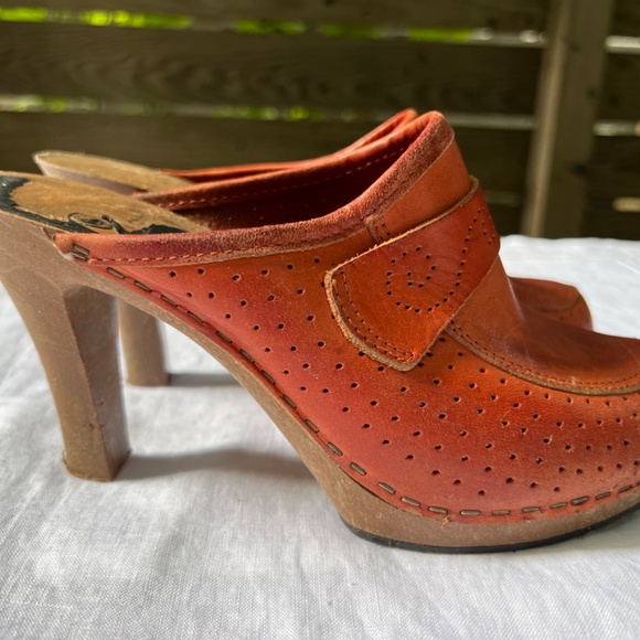 Vintage 1970s Clog in Rust - Picture 2 of 5